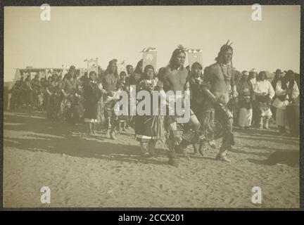 Jemez Pueblo Indianer in einem zeremoniellen Tanz, New Mexico) - Simeon Schwemberger, St. Michaels, Arizona Stockfoto