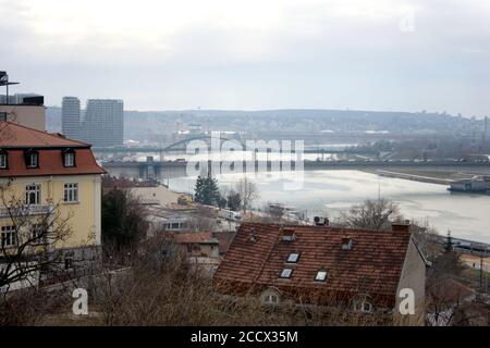 Blick vom Kalemegdan Park auf die Alte Sava Brücke Stockfoto