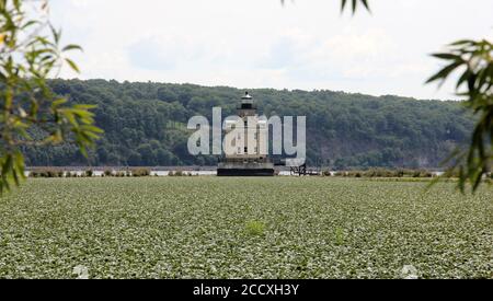 Rondout Lighthouse auf der Westseite des Hudson River, Blick nach Süden vom Kingston Point Rail Trail Stockfoto