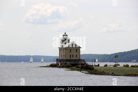 Rondout Lighthouse auf der Westseite des Hudson River, Blick nach Süden vom Kingston Point Rail Trail Stockfoto