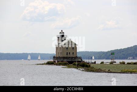 Rondout Lighthouse auf der Westseite des Hudson River, Blick nach Süden vom Kingston Point Rail Trail Stockfoto