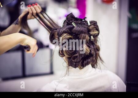 Weibliche immer Haarbehandlung im Salon , Spa Stockfoto