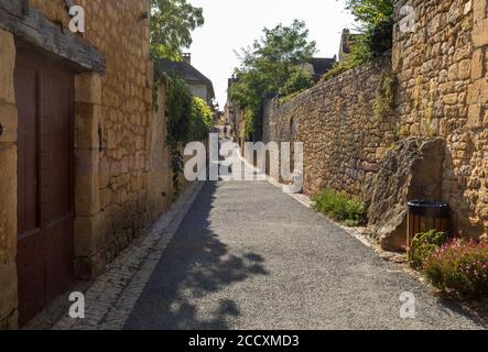 Straße Domme, einem wunderschönen mittelalterlichen Dorf in der Dordogne, Frankreich Stockfoto