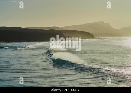 Blick vom Mirador La Pared zum Strand Playa de la Pared bei Sonnenuntergang, Fuerteventura, Kanarische Inseln, Spanien Stockfoto