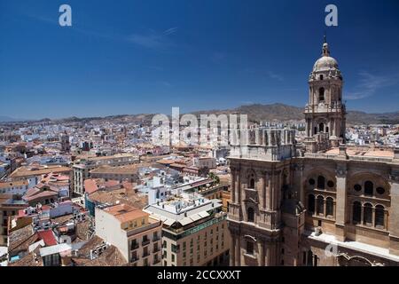 Blick auf die Stadt mit Kathedrale, Malaga, Spanien Stockfoto