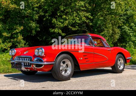 Oldtimer Chevrolet Corvette C1, Baujahr 1959, Kapazität 5700 ccm, V-8-Motor, Leistung 300 PS, Ansicht vorne links, Österreich Stockfoto