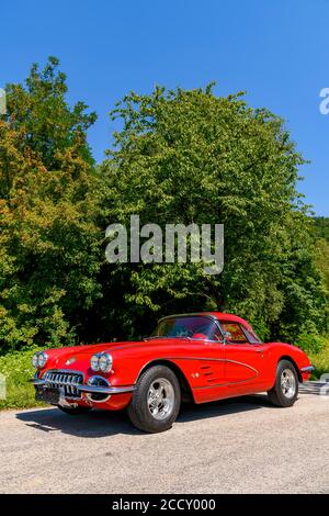 Oldtimer Chevrolet Corvette C1, Baujahr 1959, Kapazität 5700 ccm, V-8-Motor, Leistung 300 PS, Ansicht vorne links, Österreich Stockfoto