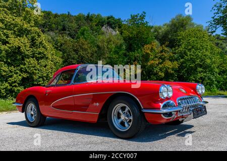 Oldtimer Chevrolet Corvette C1, Baujahr 1959, Kapazität 5700 ccm, V-8-Motor, Leistung 300 PS, Ansicht vorne rechts, Österreich Stockfoto