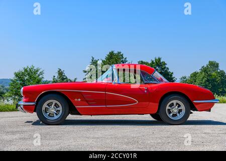 Oldtimer Chevrolet Corvette C1, Baujahr 1959, Kapazität 5700 ccm, V-8-Motor, Leistung 300 PS, Ansicht links, Österreich Stockfoto