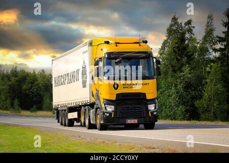 Renault Trucks T High Renault Sport Racing, Sirius gelb, limitierte Auflage von 100 Fahrzeugen, davon 10 in Finnland. Forssa, Finnland. August 21 20. Stockfoto