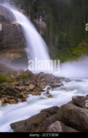 Krimmler Wasserfälle im Nationalpark hohe Tauern, Langzeitbelichtung, größter Wasserfall Österreichs, Kimml, Salzburg, Österreich Stockfoto