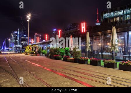 North Wharf, Auckland, Neuseeland, eine Fußgängerzone mit Bars und Restaurants an der Uferpromenade von Auckland. Nachtaufnahme. 1/26/2019 Stockfoto