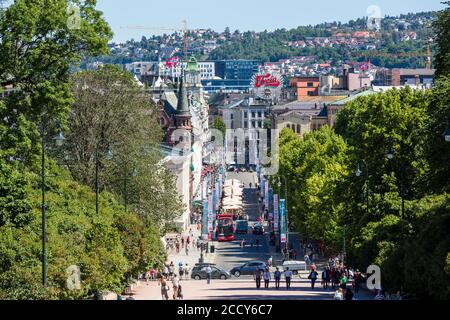 Karl Johans Tor, die Hauptstraße und Boulevard der Innenstadt von Oslo, Freia Uhr, Oslo, Norwegen Stockfoto