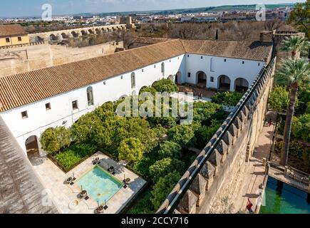 Blick in eine Terrasse des Alcazar, Alcazar de los Reyes Cristianos, Cordoba, Provinz Cordoba, Andalusien, Spanien Stockfoto