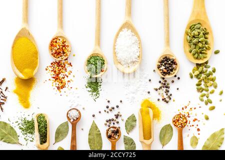 Muster von Gewürzen Kräuter und Aromen - Draufsicht Stockfoto