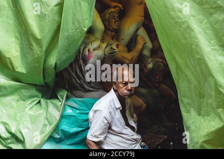 Bildhauer machen Idol der Göttin Durga in kalkutta Stockfoto