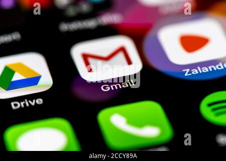 Gmail, App-Symbole auf einem Handy-Display, iPhone, Smartphone, Nahaufnahme, Vollbild Stockfoto