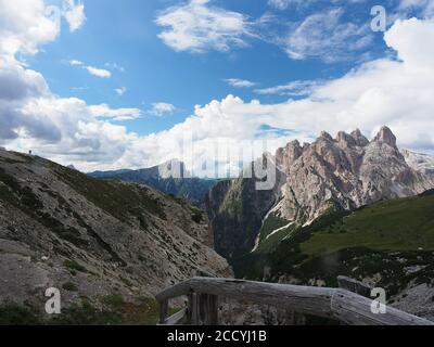 Blick vom Ring auf die drei Gipfel des Lavaredo Dolomiti Stockfoto