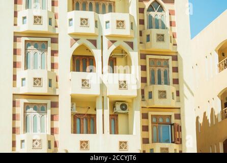 Ägypten, Hurghada. City living Building Wohnungen außen Stockfoto