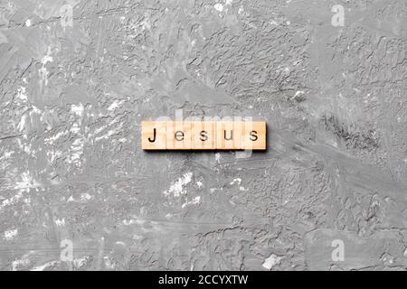 Jesu Wort auf Holz Block geschrieben. Jesus text auf Tisch, Konzept. Stockfoto