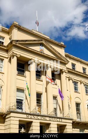 Rund um Cheltenham, eine große Stadt in Gloucestershire. Die Stadtbüros Stockfoto