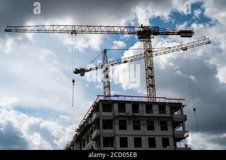 Berlin, Nordamerika. August 2020. Ein Turm im Bau in Berlin. Im Juni stiegen die Aufträge für Großbauprojekte in Deutschland im Vergleich zum Mai um 12.4 Prozent. Quelle: Christophe Gateau/dpa/Alamy Live News Stockfoto