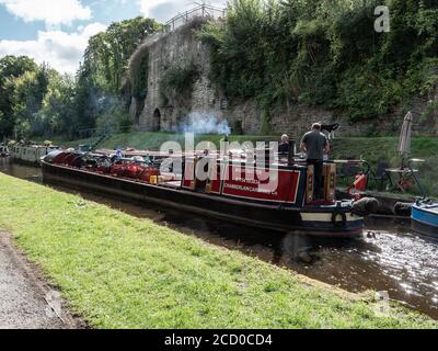 Ein Arbeitsangebot Schmalboot Handel Kohle, Diesel und LPG, Gas an die Bootsfahrer auf dem Llangollen Canal North Wales UK. Stockfoto