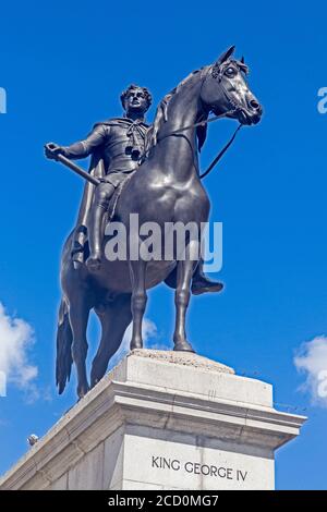 Eine bronzene Reiterstatue von König George IV. Auf dem Londoner Trafalgar Square, installiert 1843. Ursprünglich 1828 gegossen, um auf dem Marble Arch zu sitzen. Stockfoto