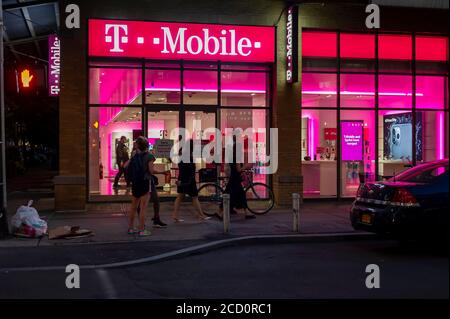Ein T-Mobile USA Store im New Yorker Stadtteil Chelsea am Donnerstag, den 20. August 2020. (© Richard B. Levine) Stockfoto