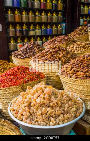 Gewürze zu verkaufen, Scharia el Souk (Bazaar); Assuan, Ägypten Stockfoto