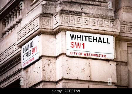 London-Whitehall und Downing Street Zeichen, der Sitz der Regierung des Vereinigten Königreichs Stockfoto