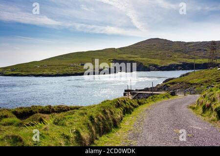 Blick auf Durssey Inseln, am Kap der Inchinaleega im Ring von Beaba, Irland Stockfoto