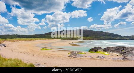 Panoramablick auf Derrynane Ogham Stone Beach, an der Ring of Kerry Route, Irland Stockfoto