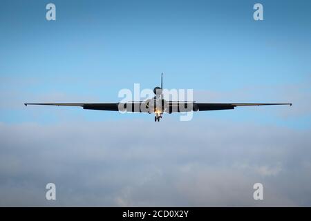 68-10337 USAF Lockheed U-2 Dragon Lady Höhenaufklärungsflugzeug (NOUN01) steigt in RAF Fairford ab. Samstag, 22. August 2020. (Quelle: Jon Hobley, Mi News) Stockfoto