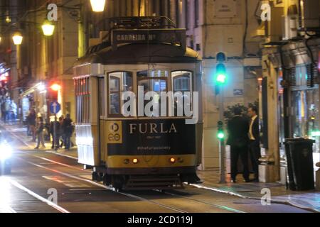 Straßenbahn in Lissabon Stockfoto