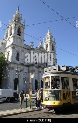 Straßenbahn in Lissabon Stockfoto