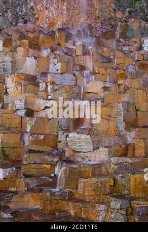 Basaltsäulen, vulkanische Felsformationen in Studlagil / Stuðlagil Canyon, Jökuldalur / Glacier Valley, Austurland, Island Stockfoto