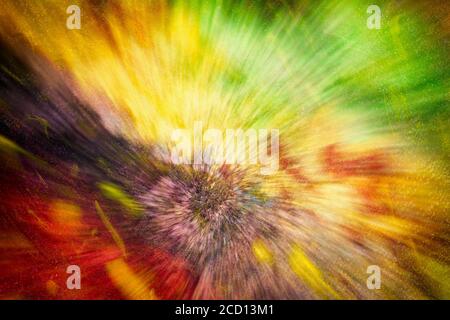 Abstrakte lebendige bunte Hintergrundmalerei mit Spray, Flecken, Spritzer. Regenbogenfarben und -Farben. Handgezeichnet auf Papierkornstruktur. Stockfoto