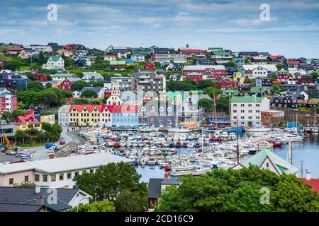 Torshavn, Färöer. Vestaravag Bucht und Torshavn alten Viertel. Stockfoto