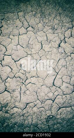 Trockener Schlamm gerissene Bodenstruktur. Dürreperiode Hintergrund. Stockfoto