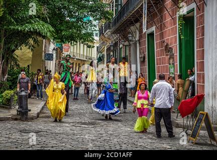 Havanna, Kuba, Juli 2019, Straßenkünstler in der Calle Mercaderes im ältesten Teil der Stadt Stockfoto