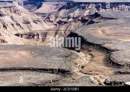 Der Fish River Canyon im Süden Namibias, in der Karas-Region, ist eine 160 Kilometer lange Schlucht und kann entlang 86 zu Fuß zurückgelegt werden Stockfoto