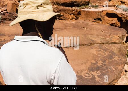 Felsgravuren aus Twyfelfontein, Namibia, die etwa 2000 Jahre alt sind und seit 2007 zum UNESCO-Weltkulturerbe gehören Stockfoto