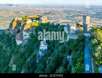 Luftaufnahme des Castello di Venere in Erice, Sizilien Stockfoto