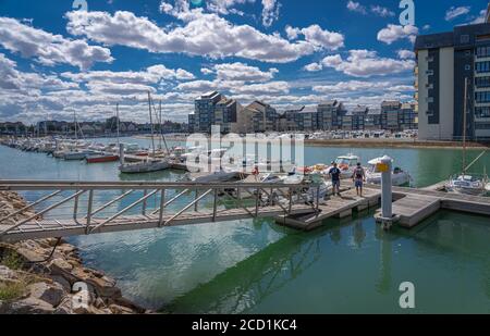 Courseulles-Sur-Mer, Frankreich - 08 04 2020: Juno Beach, Marina Stockfoto