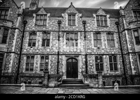 Alte Gebäude der Castle Avenue Wincester Stockfoto