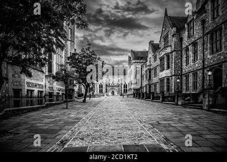 Alte Gebäude der Castle Avenue Wincester Stockfoto