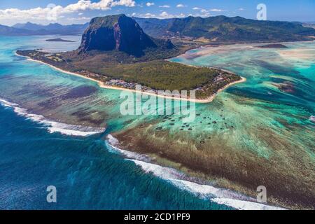 Luftaufnahme von Le Morne Brabant, einem UNESCO-Weltkulturerbe in Mauritius, einer Insel im Indischen Ozean vor der Küste Afrikas Stockfoto