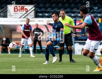 High Wycombe, Großbritannien. August 2020. Alex Pattison von Wycombe Wanderers während des 2020/21 Pre Season Freundschaftsspiel zwischen Wycombe Wanderers und West Ham United in Adams Park, High Wycombe, England am 25. August 2020. Foto von Liam McAvoy. Kredit: Prime Media Images/Alamy Live Nachrichten Stockfoto