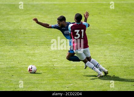 High Wycombe, Großbritannien. August 2020. Fred Onyedinma von Wycombe Wanderers während des 2020/21 Pre Season Freundschaftsspiel zwischen Wycombe Wanderers und West Ham United in Adams Park, High Wycombe, England am 25. August 2020. Foto von Liam McAvoy. Kredit: Prime Media Images/Alamy Live Nachrichten Stockfoto